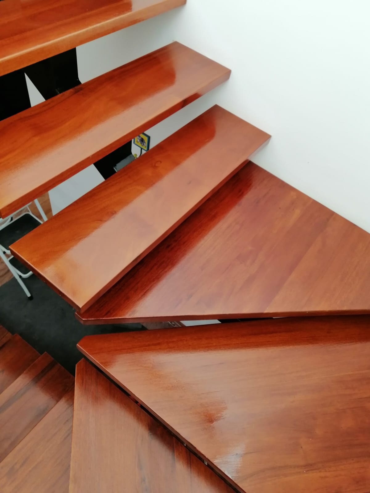 Escalera en Madera Tabaco