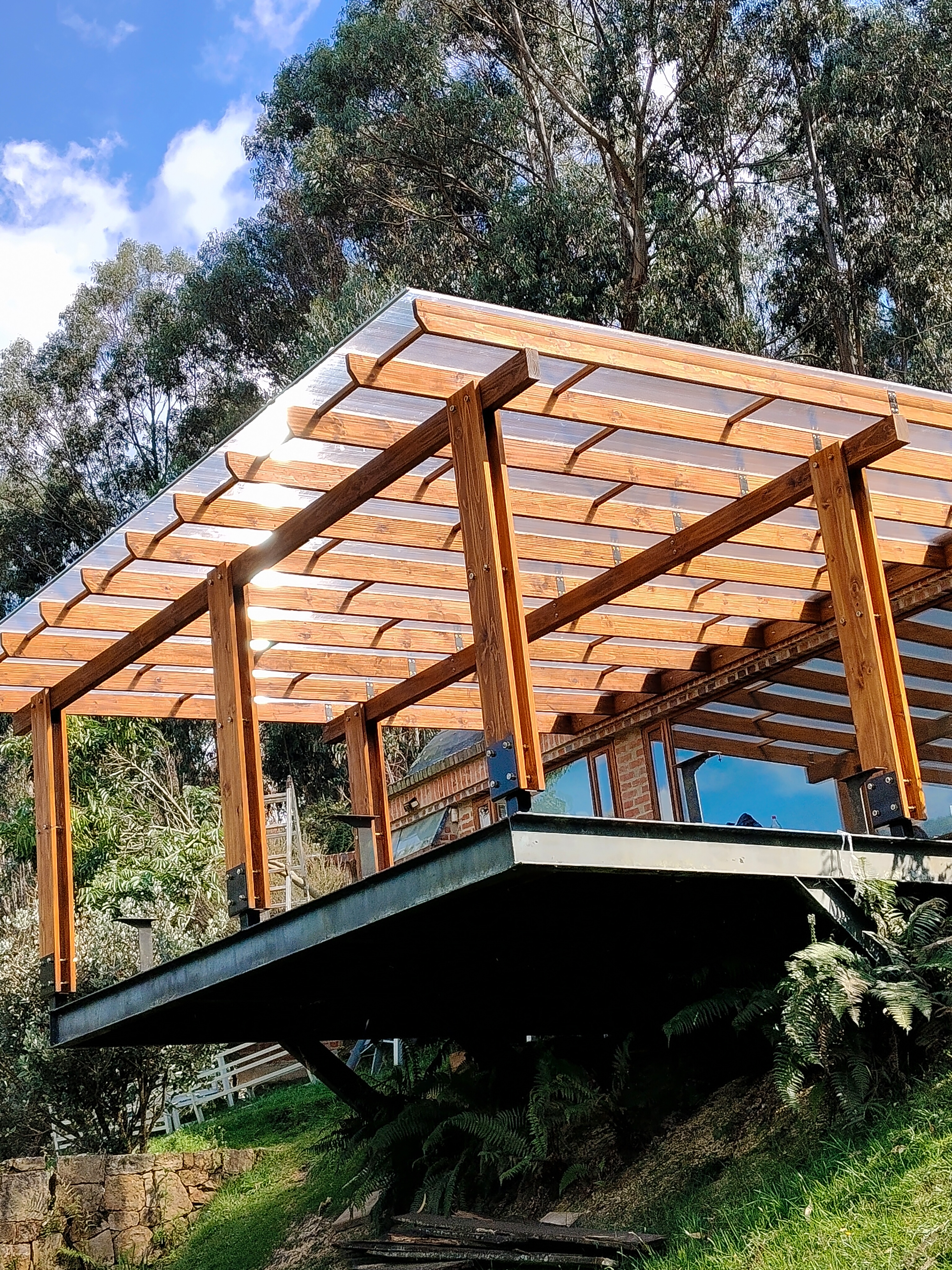 Pérgola con Cubierta de Policarbonato